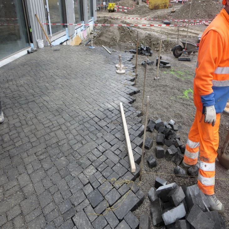 black cobbles