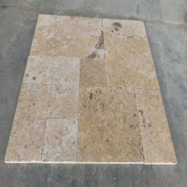 Piastrella in travertino beige