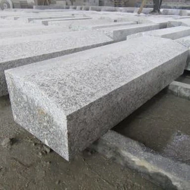 G602 Paracarro in granito