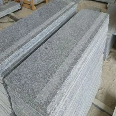 Gradini in granito grigio G602