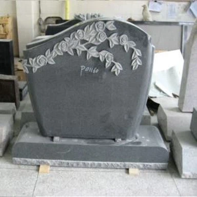 G 654 monumento di scultura floreale
