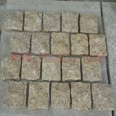 Ciottoli naturali spaccati granito giallo G682