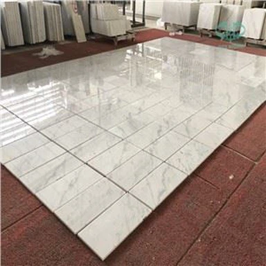 Nuove piastrelle in marmo bianco di Carrara